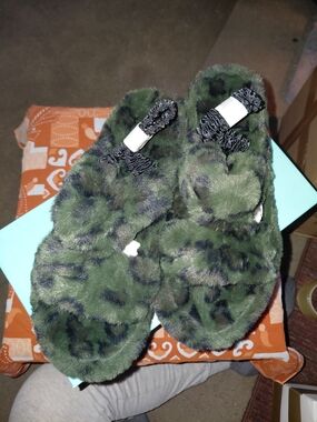 Array Olive Green and Black Fuzzy Slide Slippers
